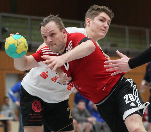 Der Einsatz von Tino Stumps stand wegen eines geschwollenen und entzündeten Zehs auf der Kippe. Gut, dass der Spielmacher sich für einsatzbereit erklärte, sonst hätte es für den TV Nieder-Olm wohl kaum geklappt mit dem Punktgewinn gegen die HF Illtal.