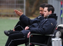 Schwieg sich nach dem Spiel aus: Thomas Eberhardt (r.) überließ seinem Kotrainer Daniel Kittl die erste Analyse.