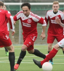 Nicht als Spitze, sondern auf der Zehnerposition begann Adem Kaya im Auswärtsspiel beim SV Geinsheim, dennoch rettete sein Treffer seiner SVW Mainz in Unterzahl einen Treffer bei den heimstarken Pfälzern.