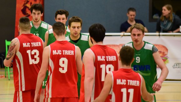 Enttäuschte Gesichter: Nach dem Halbfinale blieb den Nieder-Olmern um Routinier Enno Wittstock (r.) nichts anderes zu tun, als den Trierern zu gratulieren.