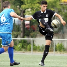 Antonio Serratore, hier im Hinrundenspiel gegen den VfL Neustadt, ist durch die Verletzung von Oliver Hoch auf die Spielmacherposition gerückt und soll die Spitzen Norman Loos und Sabian Cooper mit Bällen füttern.