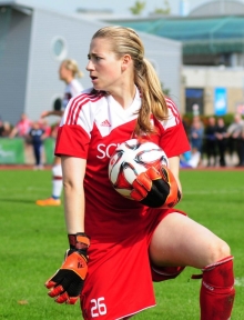 Laura Schuch trug am Samstagnachmittag keine Handschuhe. Erstens war es in Aachen nicht so kalt, und zweitens musste die gelernte Torhüterin des TSV Schott im Sturm aushelfen.