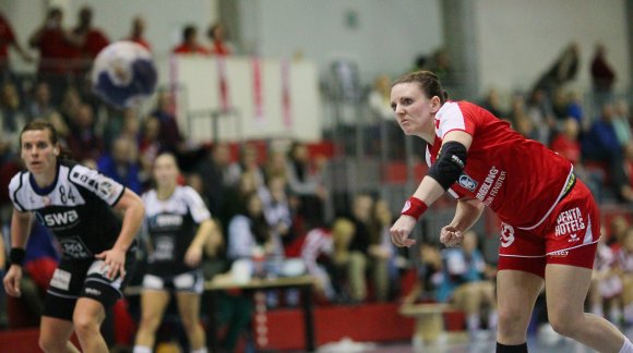 Von der Siebenmeterlinie traf Claudia Schückler in Augsburg diesmal zweimal bei drei Versuchen. Entschiedender waren ihre beiden Feldtore beim 4:0-Lauf Mitte der zweiten Halbzeit, der den Führungswechsel brachte.