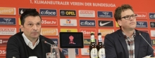 Suchbild: Einer fehlt bei der Pressekonferenz zum Thema Thomas Tuchel. 05-Manager Christian Heidel und Pressesprecher Tobias Sparwasser sind es nicht.