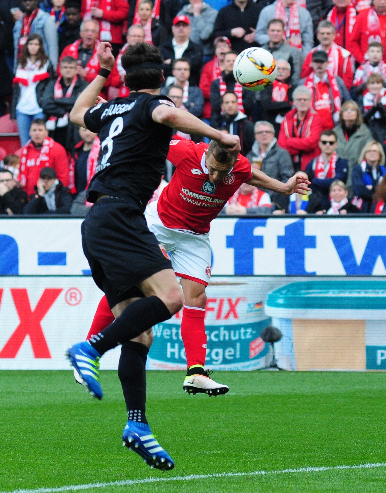 …das der Argentinier mit einem mustergültigen Kopfball in den entgegengesetzten Winkel erzielte.