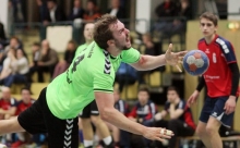 Paul Kijowsky fliegt durch den Halbkreis. Nicht einmal dem engsten Verfolger TV Bodenheim gelang es, die erste Saisonniederlage des Tabellenführers TG Osthofen klarzumachen, der somit in der Guckenberghalle die Meisterschaft feierte.