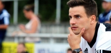 Den Platz auf der Bank überlässt Manuel Helmlinger in Saulheim meist seinem Trainerkollegen Oliver Schmitt. Auch in Alzey will er kommende Saison auf dem Platz stehen.