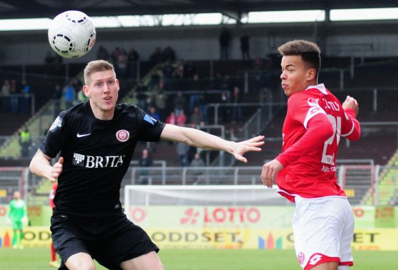Einer der wenigen U-23-Spieler, deren Einsatz bis Donnerstag nicht fraglich war: Marcel Costly (r.).