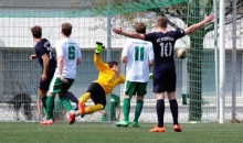 Einmal geschlafen, schon war's passiert: Steffen Burnikel (l.) köpfte in der 20. Minute das 0:1.