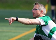 Rund 20 Jahre ist Guido Ritz im Verein aktiv, seit sechs Spielzeiten war er als Trainer der Ersten Mannschaft am Aufstieg der TuS von den Niederungen der Kreisliga in die Landesliga entscheidend beteiligt. Doch nun möchte der Verein einen neuen Weg gehen und beendet die Zusammenarbeit mit dem 51-Jährigen zum Saisonende.