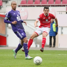Julian Derstroff (r.) holte einen Elfmeter heraus, den er selbst verwandelte.