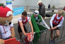 Bester Laune: Moritz Moos, Konstantin Steinhübel und Jason Osborne haben bei den Deutschen Meisterschaften in Köln Trainer Robert Sens reich beschenkt.
