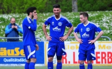 Der Eindruck täuscht: Stefano Pennella, Arif Güclü und Maxim Bujnov beklagen in dieser Szene keinen Gegentreffer, sondern beratschlagen über die Ausführung eines Freistoßes...