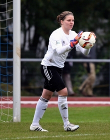Bewahrte ihre Mannschaft in der Schlussphase vor einer Niederlage: Schott-Torfrau Elena Bläser.