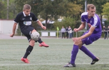 Nach einer längeren Druckphase der Wormatia II zu Beginn des Spiels befreite der VfB Bodenheim sich immer mehr und kam durch einen Treffer von Manuel Wein (l.) gar zur Führung.