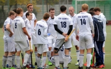 Auszeit im bisher einzigen Feldrundenheimspiel gegen den Hanauer THC: In den zweiten Teil der Saison geht der Absteiger mit einem deutlich verbreiterten Kader, zu dem auch fünf eigene Nachwuchsspieler zählen.