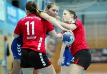 Nicht nur Andrea Mertens bekam bei der Hinrundenbegegnung mit dem TSV Haunstetten die intensive Abwehrarbeit der Augsburgerinnen zu spüren.