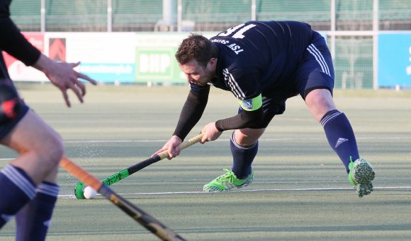 Ein Hoch auf einen sicheren Verwerter: TSV-Kapitän Alexander Hemmersbach musste über die Kurzen Ecken den Sieg gegen den HC Speyer sichern, da aus dem Spiel heraus lange keine Treffer gelingen wollten.