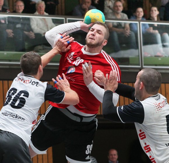Wohl kein Zufall: Gerrit Wamser war gegen seinen alten Verein HV Vallendar der erfolgreichste Nieder-Olmer Schütze aus dem Feld. Allerdings reichten dafür vier Treffer.
