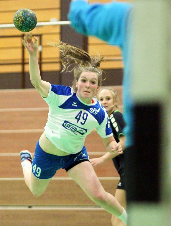 Siebenmal aus dem Feld, die entscheidenden drei letzten Tore, dazu sechsmal ohne Fehlwurf von der Linie: Alicia Soffel war beim 21:20-Auftaktsieg zur B-Jugend-DM-Gruppenphase die entscheidende Spielerin der JSG Mainz 05/Budenheim.