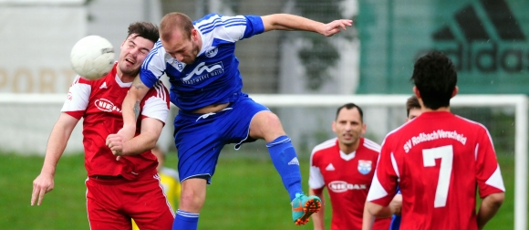 Geschafft: Aleksandar Petreski (Mitte) und der SV Gonsenheim haben sich endgültig aus dem Abstiegskampf verabschiedet. 
