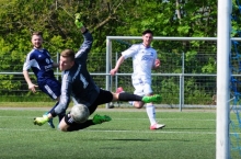 Es gibt bessere Schusspositionen, doch Gianluca Mamone (r.) erzielte in dieser Szene das 1:0. 