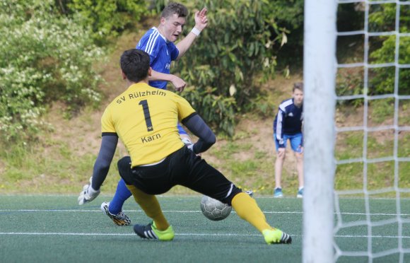 Mit der letzten Aktion der ersten Halbzeit brachte Ruben Grundei die TSG 46 in Führung...