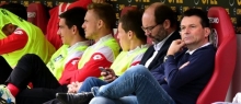 Kurz vor dem Wechsel nach Gelsenkirchen kann bei Christian Heidel der Gedanke schon mal abschweifen. Zwar ist der Manager bis zum letzten Moment mit vollem Herzen für Mainz 05 im Einsatz, doch mit dem aktuellen siebten Platz sind er und Trainer Martin Schmidt so zufrieden, dass sie zumindest öffentlich keine Ambitionen auf den Chanpions-League-Qualifikationsplatz vier hegen.