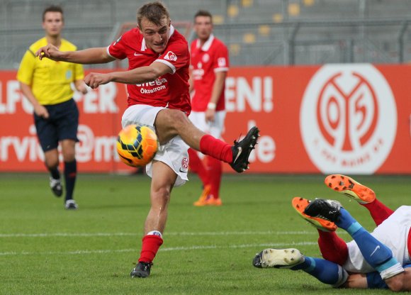 Alles reinlegen, alles raushauen: Daniel Bohl und die U23 des FSV Mainz 05 brauchen noch einen Punkt für den Klassenverbleib.