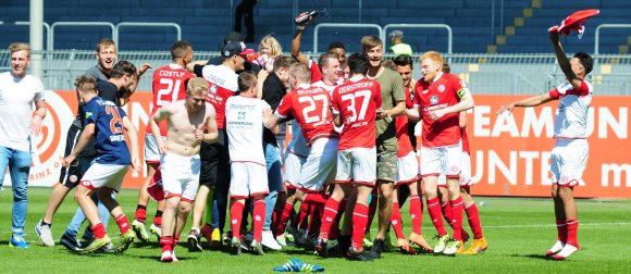 Sie haben es geschafft. Und diesmal schon am vorletzten Spieltag: Die U23 des FSV Mainz 05 bleibt in der Dritten Liga.