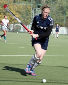 Das erste aus dem Spiel heraus erzeilte Tor in Frankfurt erzielte Amelie Neumann-Kleinpaul nach Vorarbeit von Michelle May und Sophie Dilchert. Das 3:0 war gleichzeitig die Vorentscheidung einer Auswärtspartie, in der die Mainzerinnen lange hauptsächlich mit ihrer defensiven Ordnung beschäftigt waren.