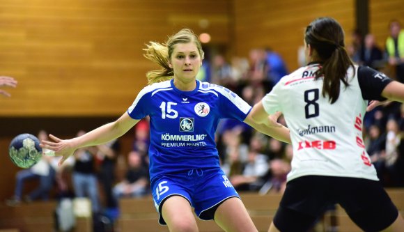 Zusammen mit Laura Spatz coachte Christine Maric das FSG-Team beim letzten Auswärtsspiel der Saison in Halle, hatte kurz vor dem Ende aber Pech mit einen fatalen Ballverlust.