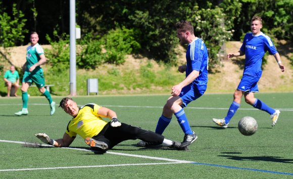 Schon in der ersten Halbzeit wurde Gästekeeper Mischa Mayer zum wichtigsten Spieler seiner Mannschaft