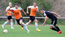 Manuel Helmlinger (l.) führt die Torjägerliste der Bezirksliga an. Und das, sagt sein Spielertrainerkollege Oliver Schmitt, soll auch so bleiben.
