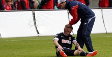 05-Trainer Sandro Schwarz feierte nicht den eigenen Sieg, sondern betätigte sich als Tröster der Cottbuser.