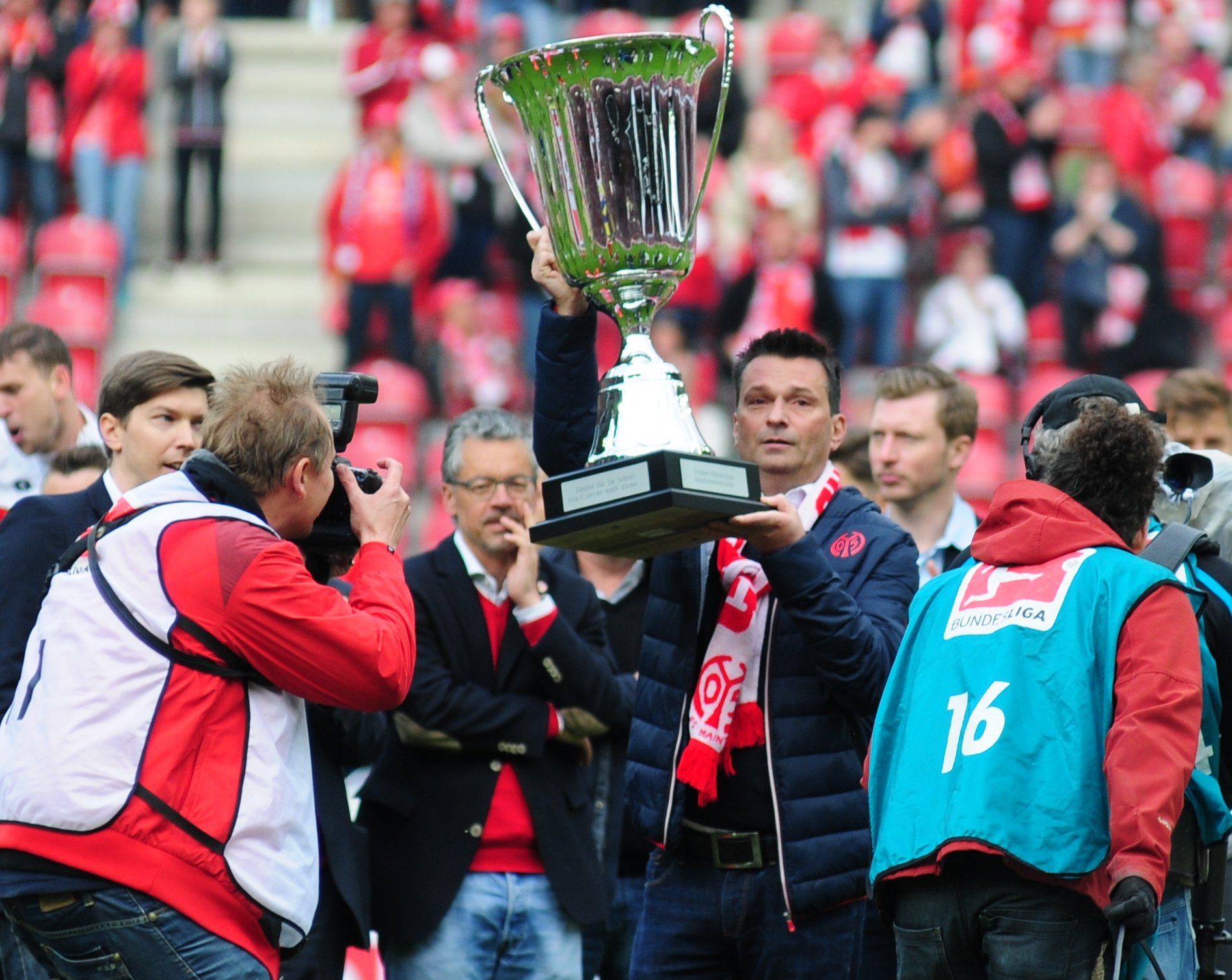 „Es war die schönste Zeit in meinem Leben“, sagte der scheidende Manager über die 24 Jahre beim FSV Mainz 05.