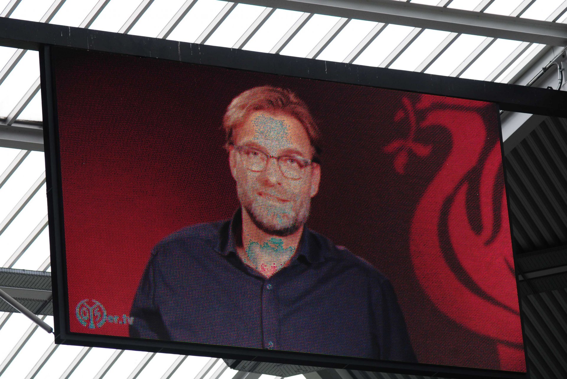 Schwebte über allem: Jürgen Klopp sendete eine Videobotschaft für seinen Freund Christian Heidel.