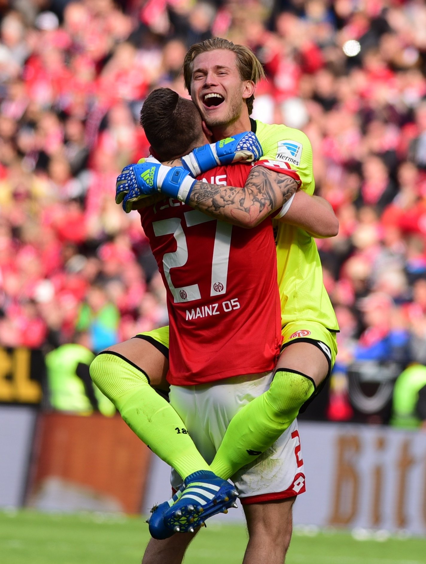 ...den Loris Karius in den Armen von Christian Clemens feierte.