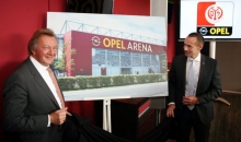 Auf der Simulation längst verwirklicht, im wahren Leben ab Juli zu sehen: Die neue Bezeichnung des 05-Stadions lautet „Opel-Arena“.