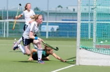 Der Moment, in dem sich das Spiel zum Guten zu entwickeln schien: Amelie Neumann-Kleinpaul vollendet einen Angriff über das Zentrum zur 2:1-Führung...