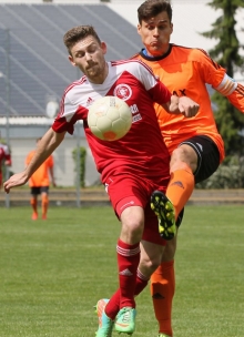 Rein und reinmachen: Jonas Kleinschmitt glich in Grünstadt kurz nach seiner Einwechslung den Pausenrückstand aus und trug so entscheidend zum versöhnlichen Saisonabschluss der SVW Mainz bei.