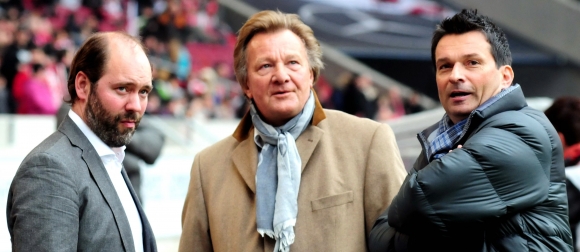 Haben einen neuen Trainer: Christian Heidel, Harald Strutz und Teammanager Axel Schuster freuen sich auf Kasper Hjulmand.