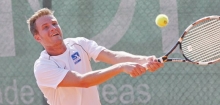 Denkbar knapp verlor Jan Scheffler sein Doppel mit Adrian Kraus im Matchtiebreak. Mit einem Sieg hätten sie die Begegnung gegen den TC BW Herxheim für den TSV Schott 2 entschieden.