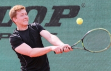 Nervenstark (I): DJKler Janek Wloczko gewann sein Einzel im Matchtiebreak mit 10:8.