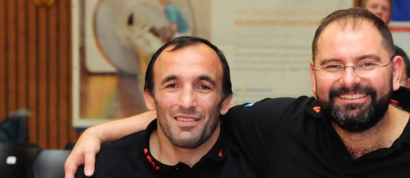 Salomonische Mainzer: 88-Vorsitzender Tolga Sancaktaroglu (r.) und Trainer Davyd Bichinashvili.