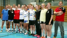 Ankommen für die Neuen, Erstes Warmlaufen für den Bestand: Am Dienstagabend kamen der neue Trainer Christian Grzelachowski und sein (fast kompletter) Kader in der IGS-Halle zusammen.