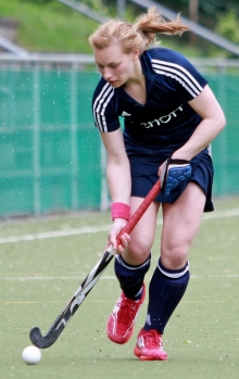 Zwei Treffer steuerte Aline Bessling zum 6:0-Erfolg bei der Heimpremiere der diesjährigen Feldsaison des TSV Schott bei. Am Wochenende ist der Oberliga-Tabellenführer gleich zwei Mal gegen denselben Gegner gefordert.