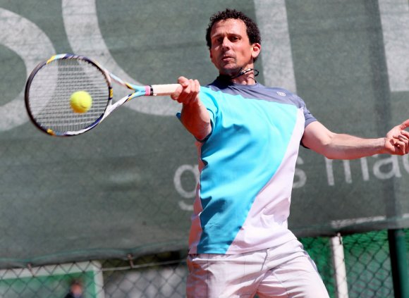 Den zweiten Satz weglaufen lassen, aber mit einem guten Gefühl in den Matchtiebreak gehen: Mit dieser Taktik gewann Jörg Daum sein Einzel in Simmern.