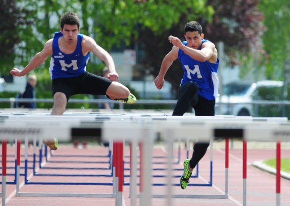 Erster und Dritter über 110 Meter Hürden der U18: Manuel Wagner (l.) und Onur Karasu.