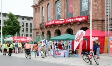 Vor dem Gutenbergplatz hatte das Fanprojekt Mainz zum zweiten Mal zwei Fußballcourts aufgebaut, um für ein buntes und tolerantes Mainz zu werben..